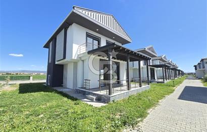 Ayvalık Altınova'da Denize Sıfır Satılık Villa