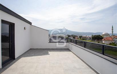 Yenifoça Cumhuriyet Mah. Satılık Havuzlu Lüks Villa