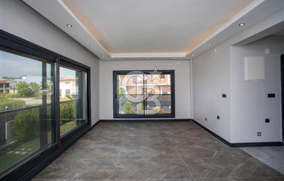 Yenifoça Cumhuriyet Mah. Satılık Havuzlu Lüks Villa