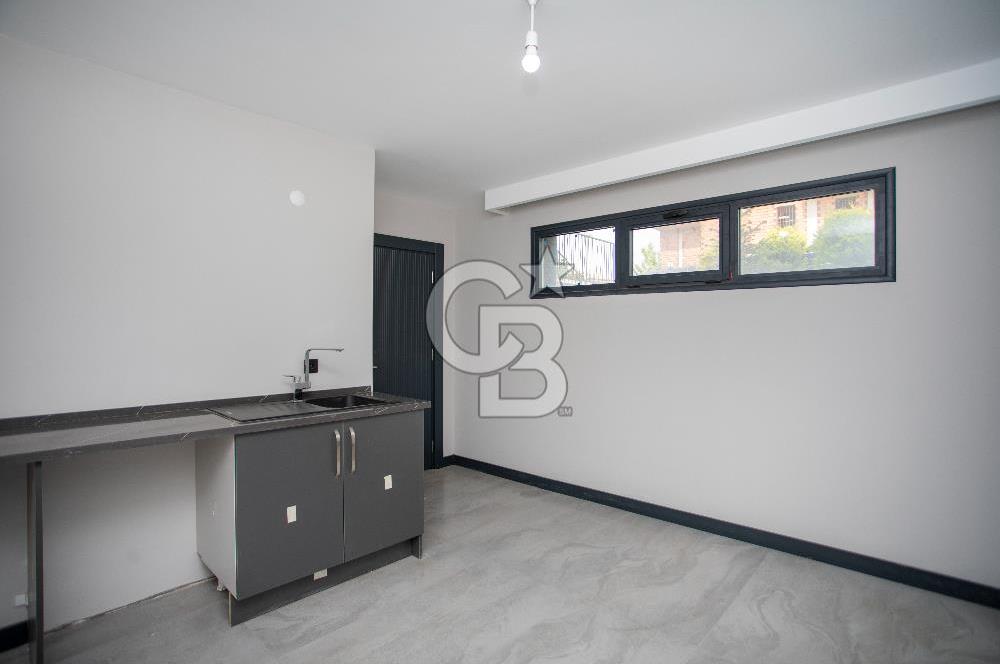 Yenifoça Cumhuriyet Mah. Satılık Havuzlu Lüks Villa