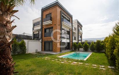 Yenifoça Cumhuriyet Mah. Satılık Havuzlu Lüks Villa