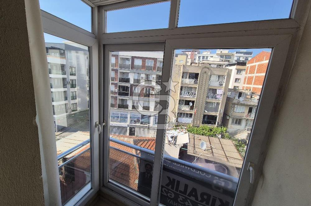 Bayraklı Gümüşpala Deniz Manzaralı Özel Dizayn Kiralık 2+1 Daire