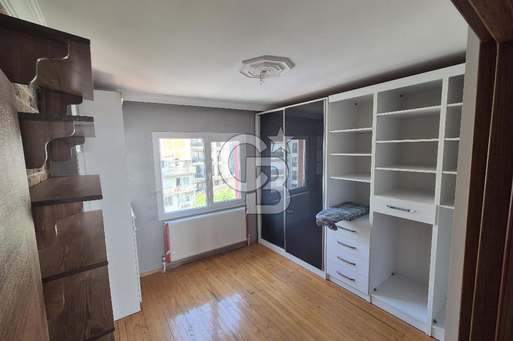 Bayraklı Gümüşpala Deniz Manzaralı Özel Dizayn Kiralık 2+1 Daire