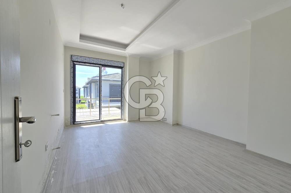 Ayvalık Altınova'da Denize Sıfır Satılık Villa