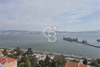 Bayraklı Gümüşpala Deniz Manzaralı Özel Dizayn Kiralık 2+1 Daire