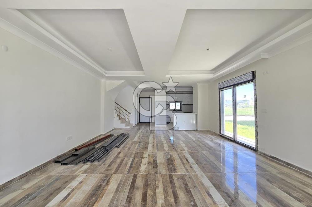 Ayvalık Altınova'da Denize Sıfır Satılık Villa