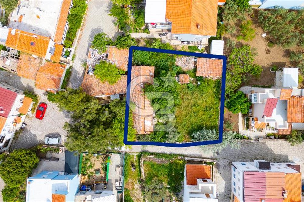 Yenifoça Merkezde Marinaya Yürüme Mesafesinde Satılık Arsa