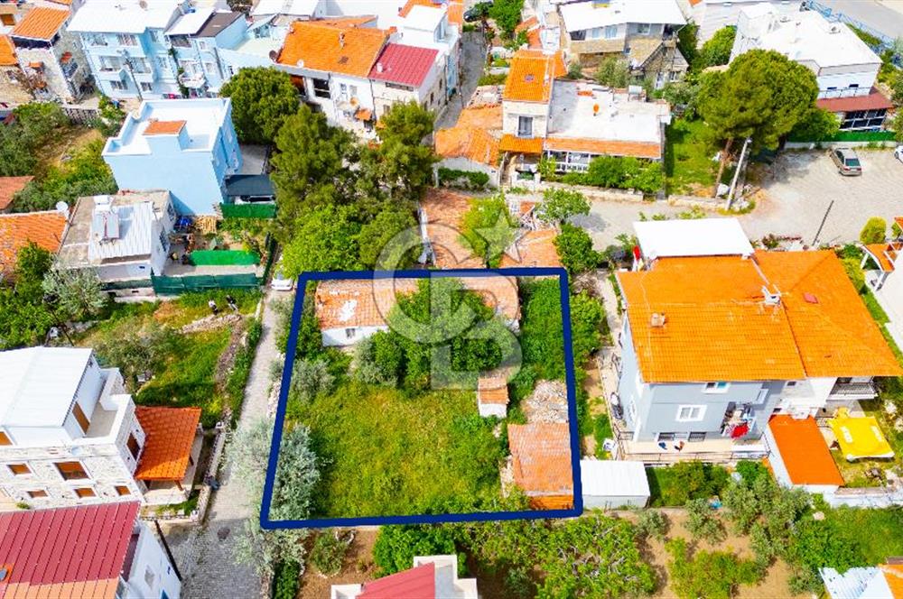 Yenifoça Merkezde Marinaya Yürüme Mesafesinde Satılık Arsa