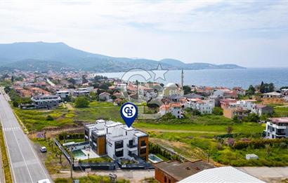 Yenifoça Cumhuriyet Mah. Satılık Havuzlu Lüks Villa