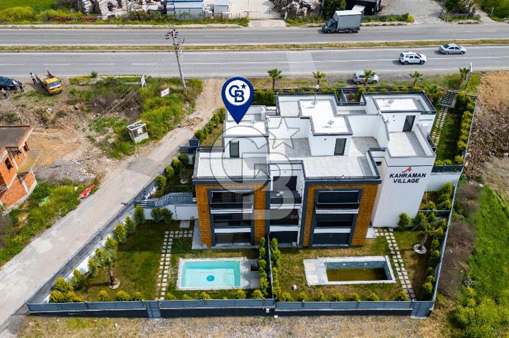 Yenifoça Cumhuriyet Mah. Satılık Havuzlu Lüks Villa