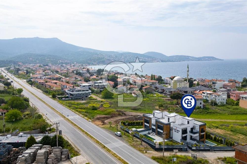 Yenifoça Cumhuriyet Mah. Satılık Havuzlu Lüks Villa