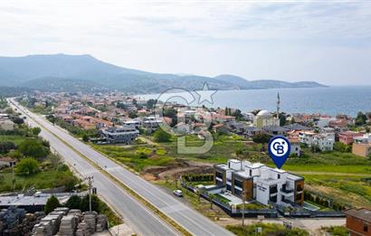 Yenifoça Cumhuriyet Mah. Satılık Havuzlu Lüks Villa