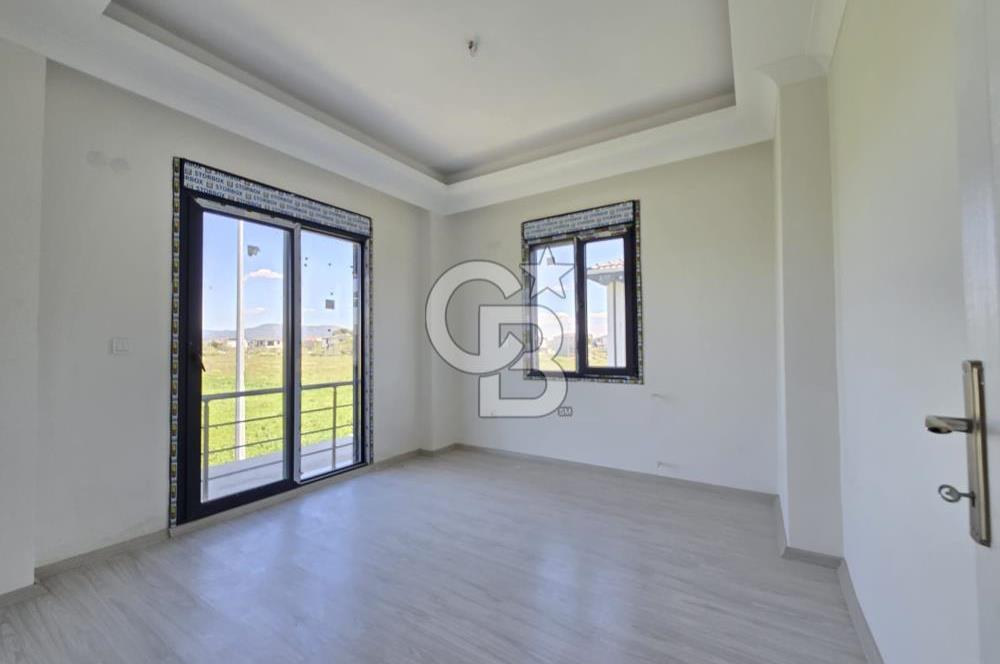 Ayvalık Altınova'da Denize Sıfır Satılık Villa
