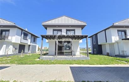 Ayvalık Altınova'da Denize Sıfır Satılık Villa