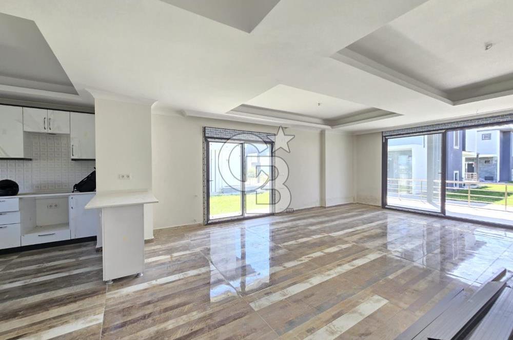 Ayvalık Altınova'da Denize Sıfır Satılık Villa