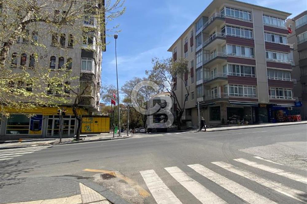 TUNALI HİLMİ CADDESİ İLE HACIYOLU CADDESİ KESİŞİMİNDE 3+1 KİRALIK DAİRE