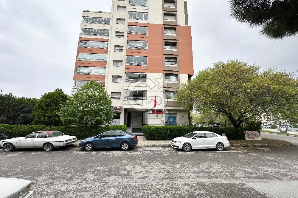 Bayraklı Manavkuyu'da Ege Üni.ne Yakın Geniş, 3+1 Kiralık Daire