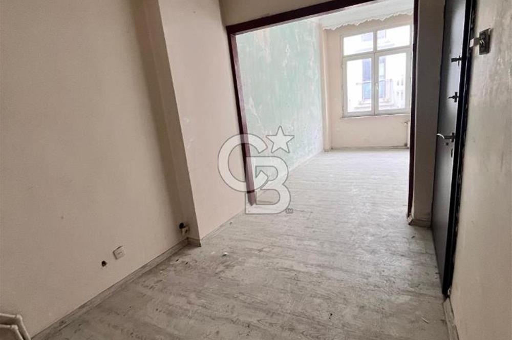 Aksaray Yusufpaşa tramvay durağı karşısında 70 m2 satılık daire