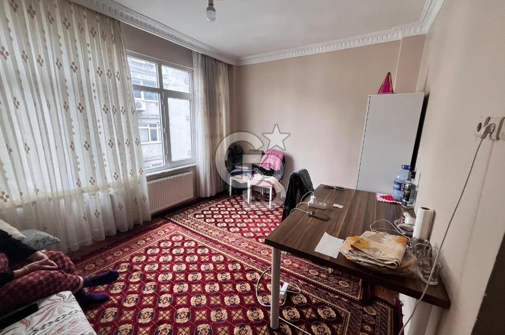 Aksaray Yusufpaşa tramvay durağı karşısında 70 m2 satılık daire