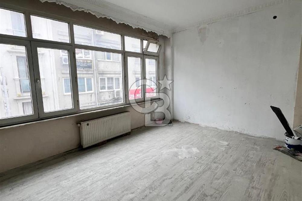 Aksaray Yusufpaşa tramvay durağı karşısında 60 m2 satılık teraslı daire