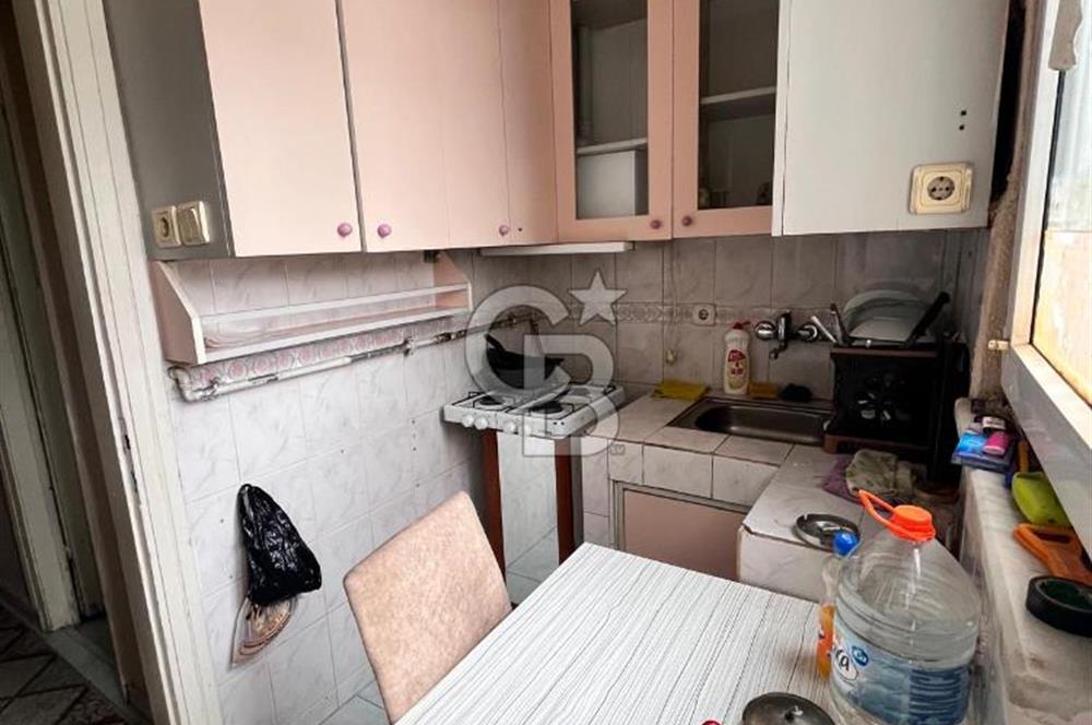 Aksaray Yusufpaşa tramvay durağı karşısında 70 m2 satılık daire