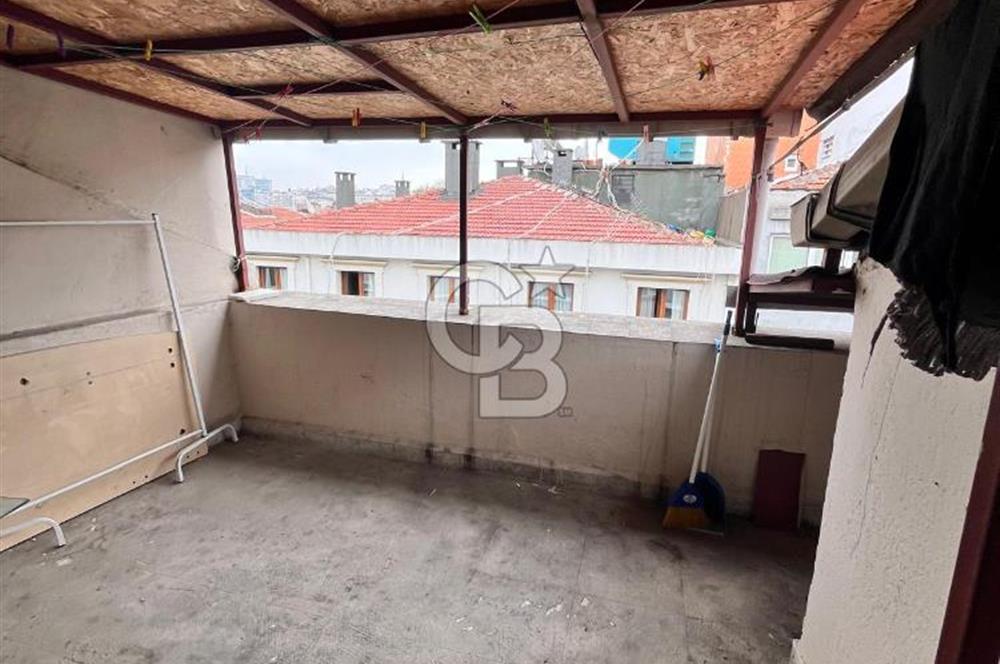 Aksaray Yusufpaşa tramvay durağı karşısında 60 m2 satılık teraslı daire