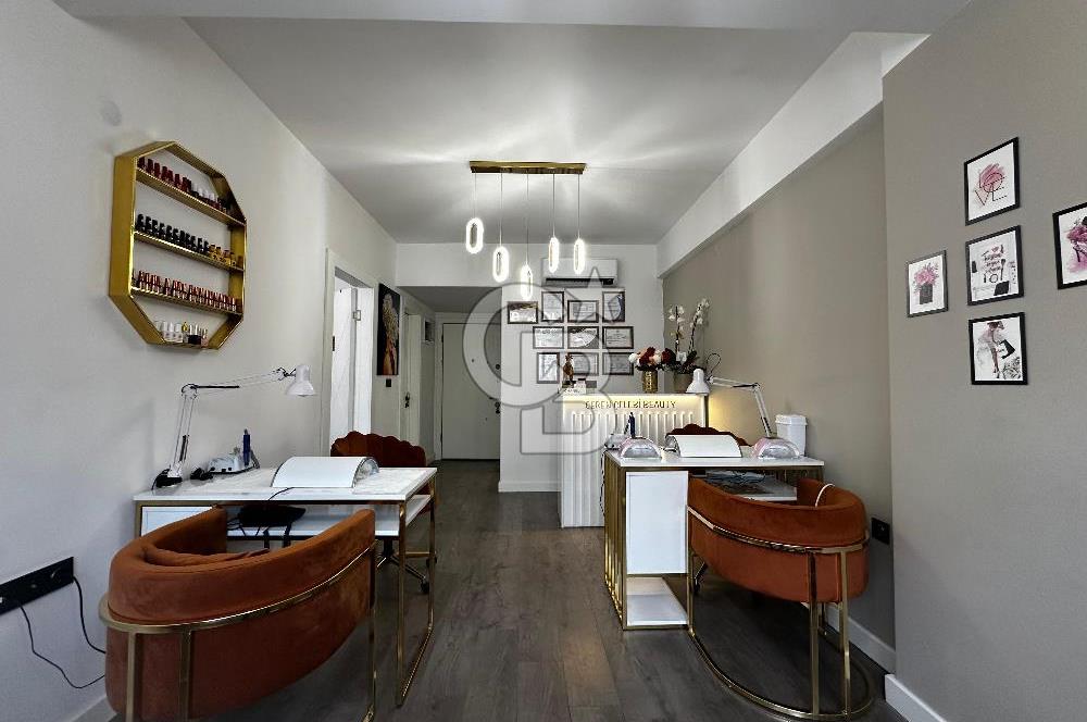 BORNOVA PLAZALAR BÖLGESİ PASSA PLAZA'DA SATILIK 1+1 OFİS