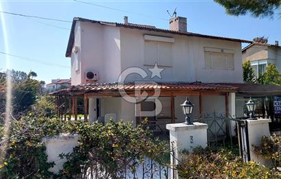 ÇEŞME YALIKENT SİTESİNDE SATILIK KÖŞE VİLLA