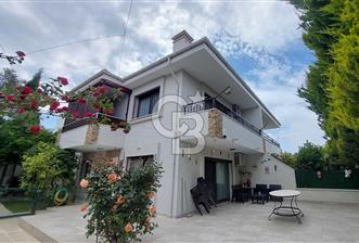 ÇEŞME ALAÇATI DA KİRALIK BAHÇELİ 2+1 VİLLA