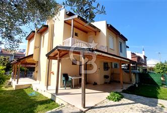ÇEŞME GERMİYAN YALI DA PLAJLI SİTEDE YILLIK KİRALIK VİLLA