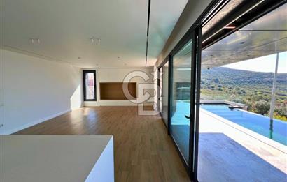 YENİFOÇA ÖZEL TASARIM HAVUZLU 4+1 SATILIK VİLLA