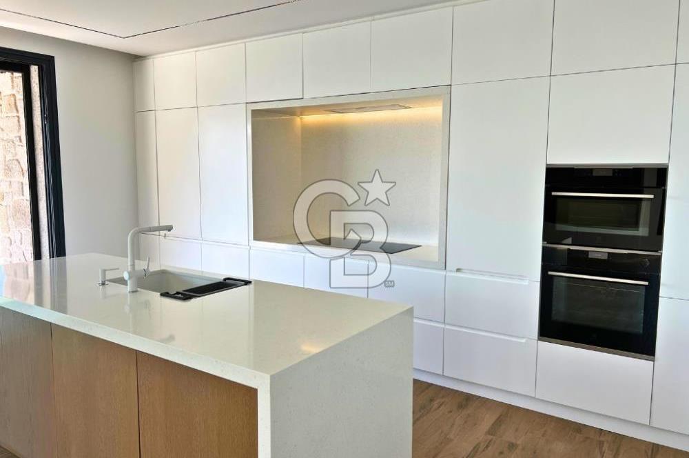 YENİFOÇA ÖZEL TASARIM HAVUZLU 4+1 SATILIK VİLLA