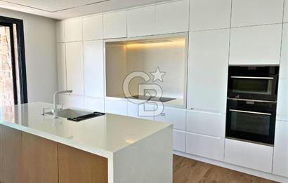 YENİFOÇA ÖZEL TASARIM HAVUZLU 4+1 SATILIK VİLLA