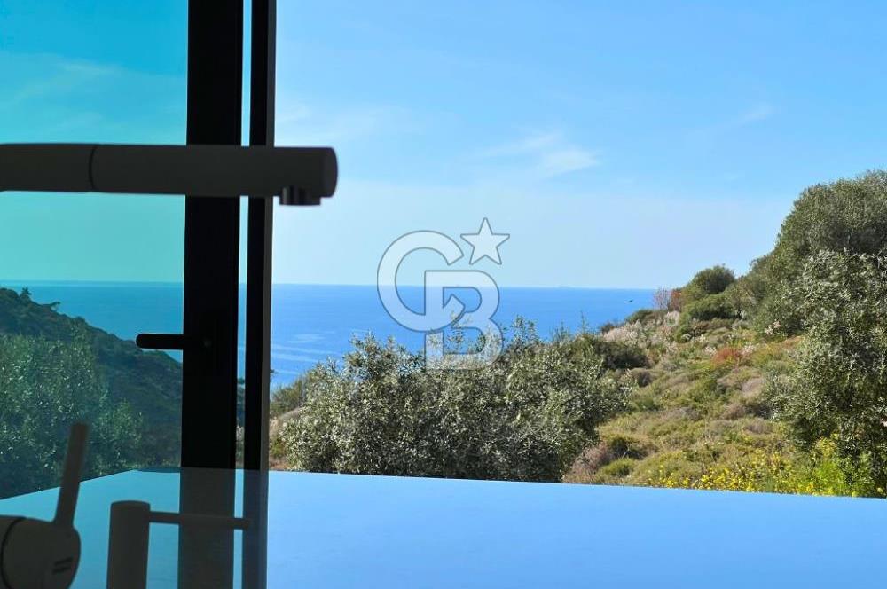 YENİFOÇA ÖZEL TASARIM HAVUZLU 4+1 SATILIK VİLLA