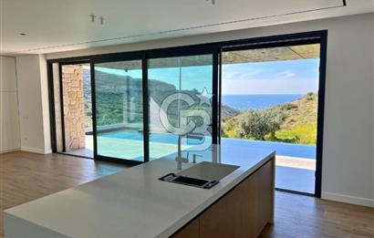 YENİFOÇA ÖZEL TASARIM HAVUZLU 4+1 SATILIK VİLLA