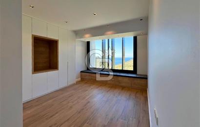 YENİFOÇA ÖZEL TASARIM HAVUZLU 4+1 SATILIK VİLLA