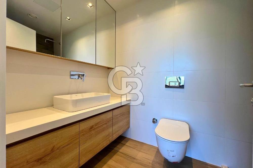 YENİFOÇA ÖZEL TASARIM HAVUZLU 4+1 SATILIK VİLLA