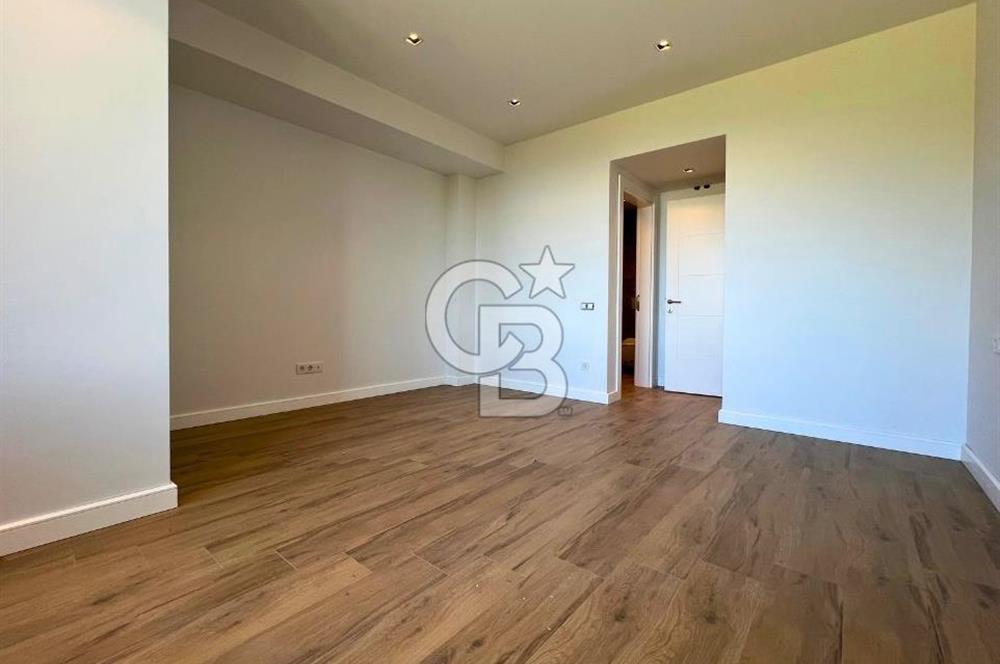 YENİFOÇA ÖZEL TASARIM HAVUZLU 4+1 SATILIK VİLLA