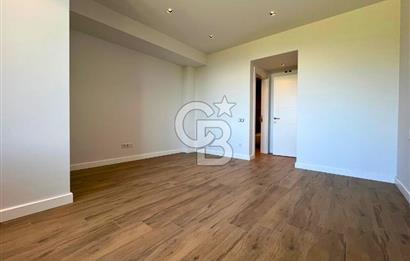 YENİFOÇA ÖZEL TASARIM HAVUZLU 4+1 SATILIK VİLLA