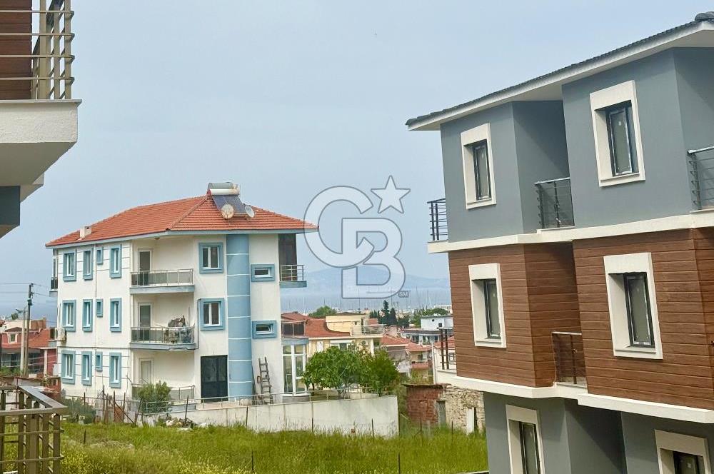 YENİ FOÇA DA HAVUZLU SİTEDE BAHÇE DUBLEKSİ SATILIK 2+1 YAZLIK