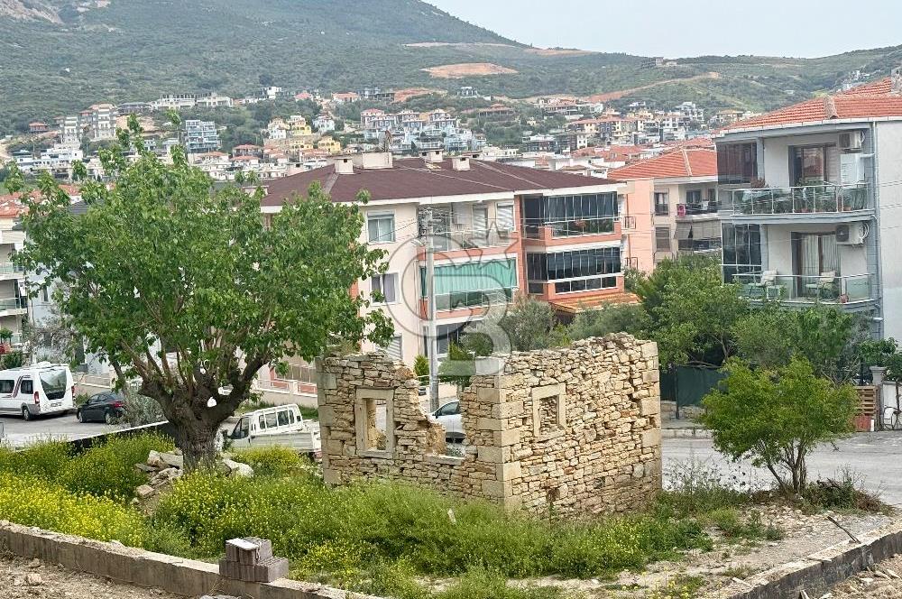 YENİ FOÇA DA HAVUZLU SİTEDE BAHÇE DUBLEKSİ SATILIK 2+1 YAZLIK