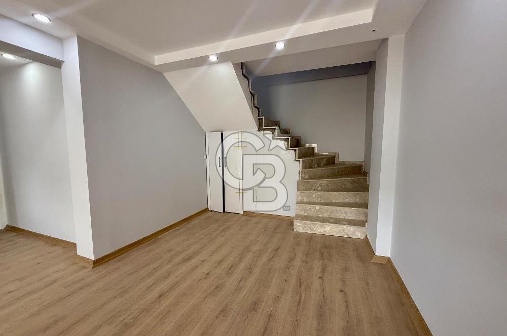 YENİ FOÇA DA HAVUZLU SİTEDE BAHÇE DUBLEKSİ SATILIK 2+1 YAZLIK
