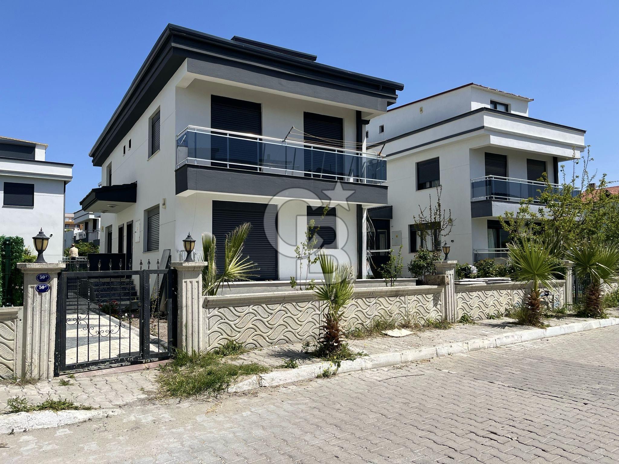 ALİAĞA YENİŞAKRAN SATILIK 2+1 BAHÇELİ DUBLEKS VİLLA