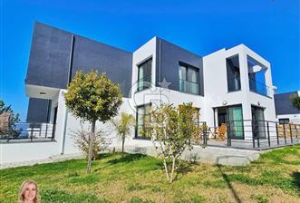 Tek Yetkili Kıbrıs Girne Çatalköy de Özel Dekore Edilmiş Satılık 3+1 Lüks Villa