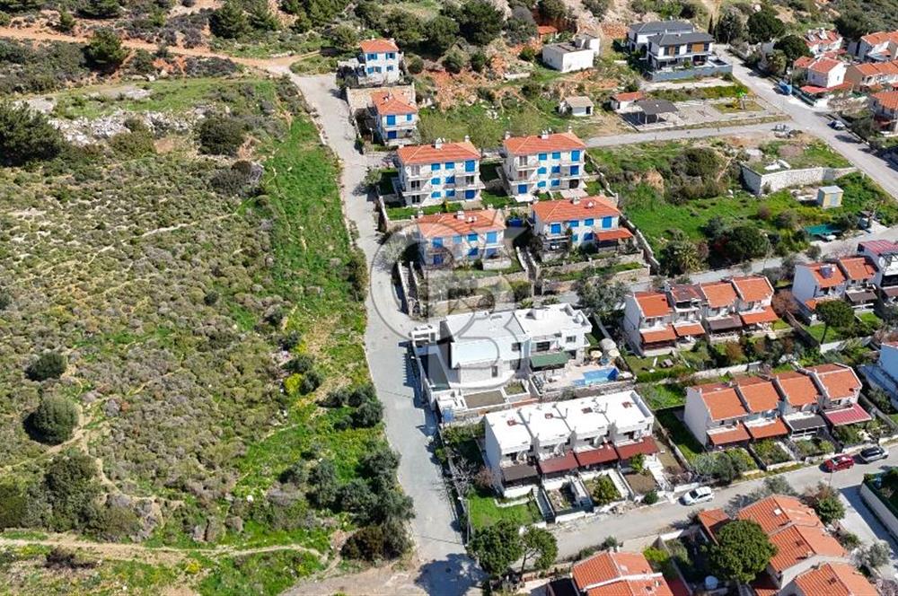 YENİFOÇA ÖZEL TASARIM HAVUZLU 4+1 SATILIK VİLLA