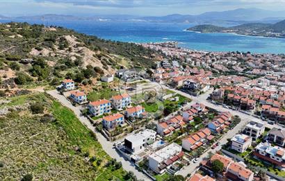 YENİFOÇA ÖZEL TASARIM HAVUZLU 4+1 SATILIK VİLLA