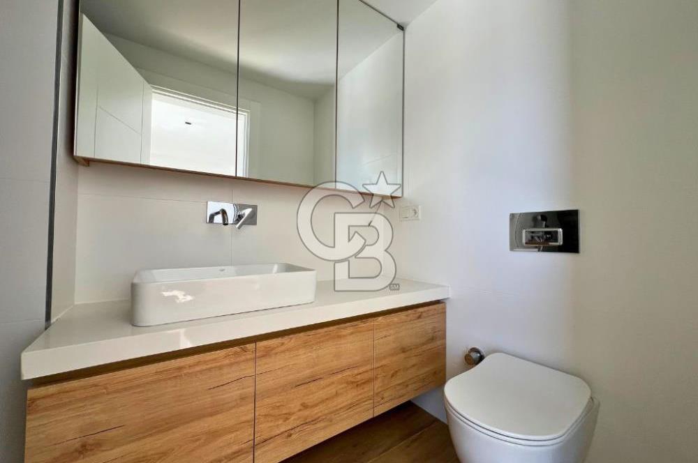 YENİFOÇA ÖZEL TASARIM HAVUZLU 4+1 SATILIK VİLLA