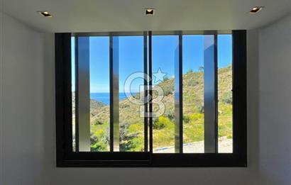 YENİFOÇA ÖZEL TASARIM HAVUZLU 4+1 SATILIK VİLLA