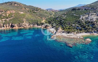 YENİFOÇA ÖZEL TASARIM HAVUZLU 4+1 SATILIK VİLLA