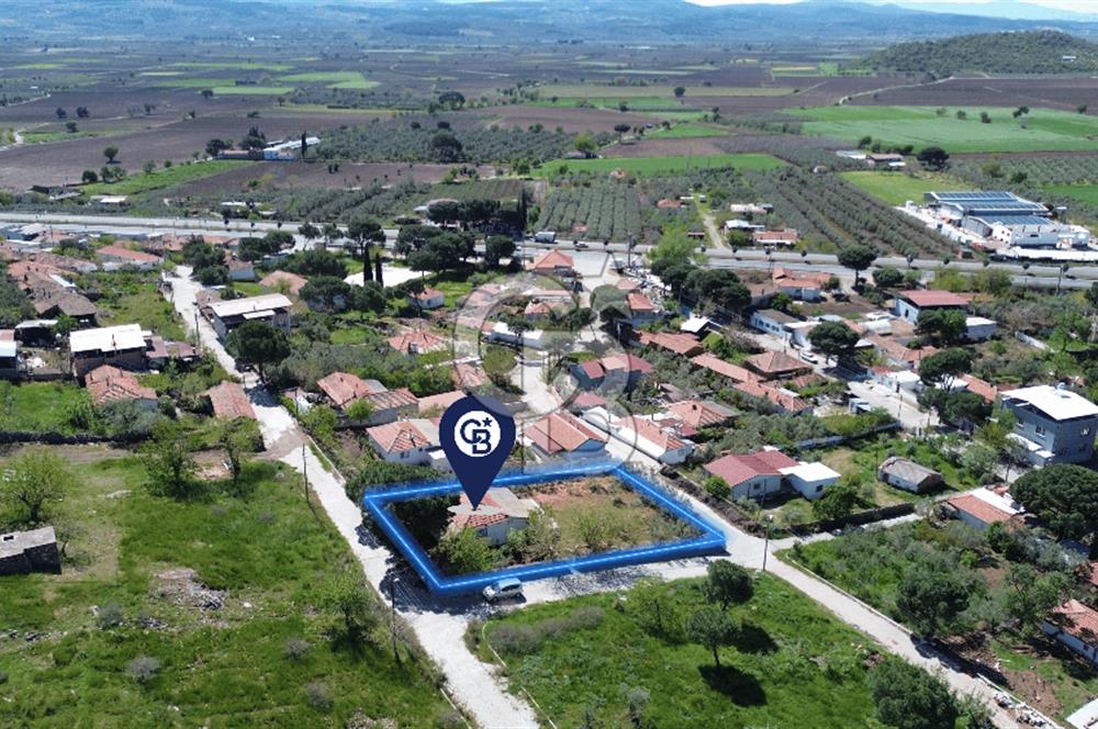 BERGAMA OVACIK'TA (927 M2) İÇİNDE KÖY EVİ OLAN SATILIK ARSA